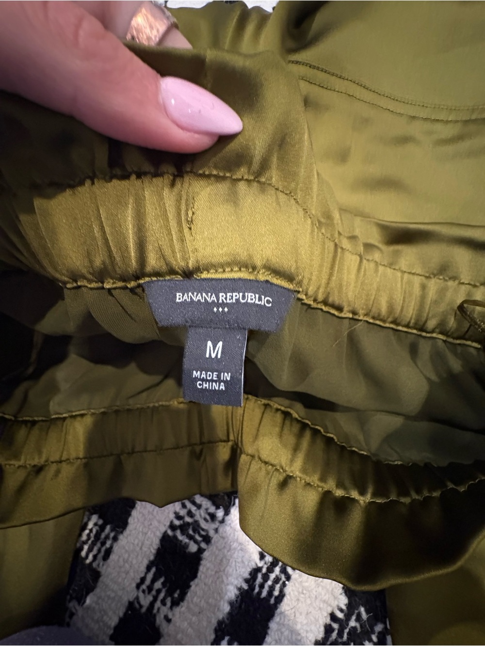 Banana Republic Olive Cargo Jogger Pants - Picture 2 of 2